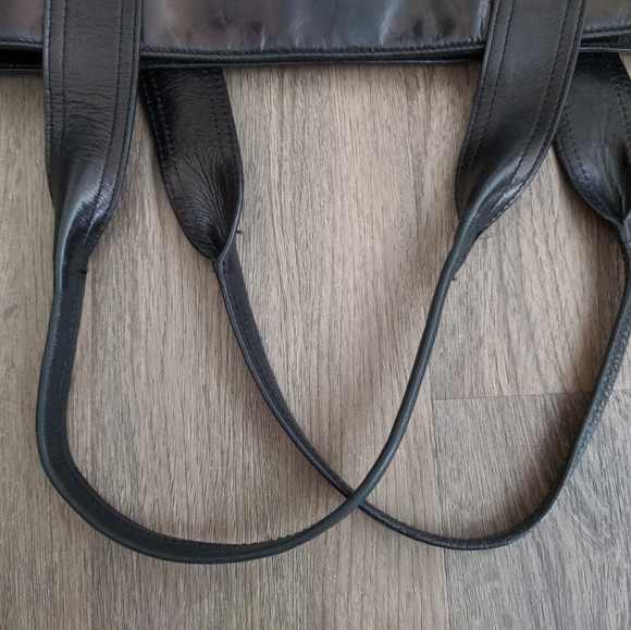 Kenneth Cole New York Black Leather Shoulder Bag - Picture 6 of 13